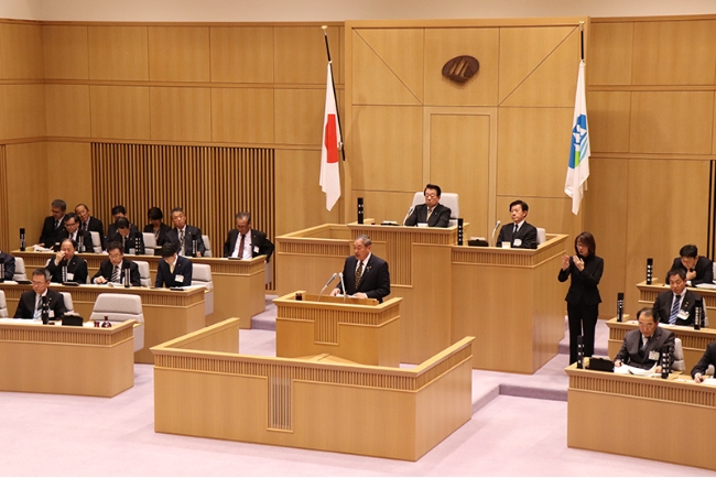 白山市議会 第15代議長就任時の様子