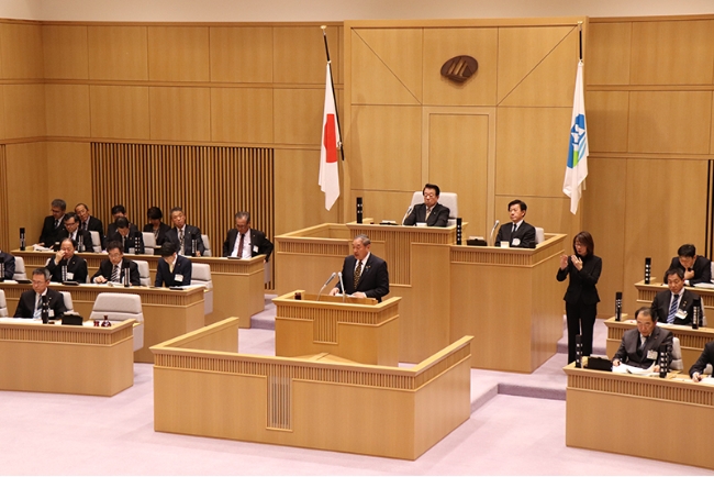 白山市議会　第15代議長就任時の様子